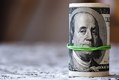 Доллар впервые с 4 мая поднялся выше 75 рублей