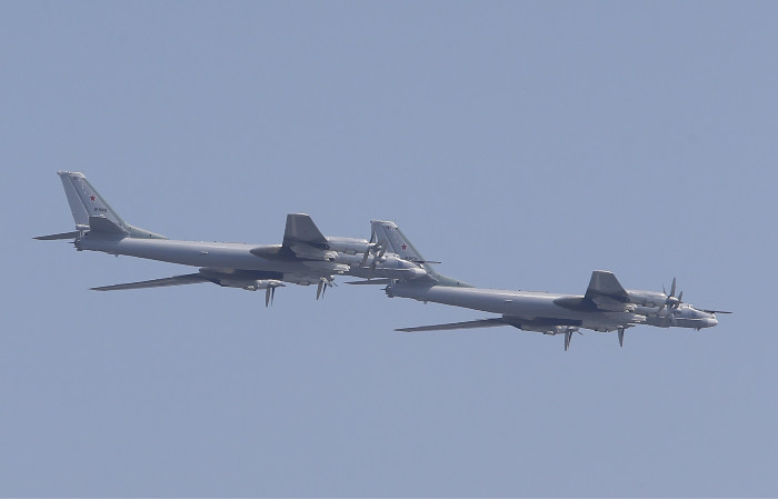 Ту-160 и Ту-95МС выполнили пуски ракет по арктическому полигону