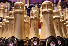 Глава Минсельхоза Франции посетил производителей шампанского на фоне спора с РФ