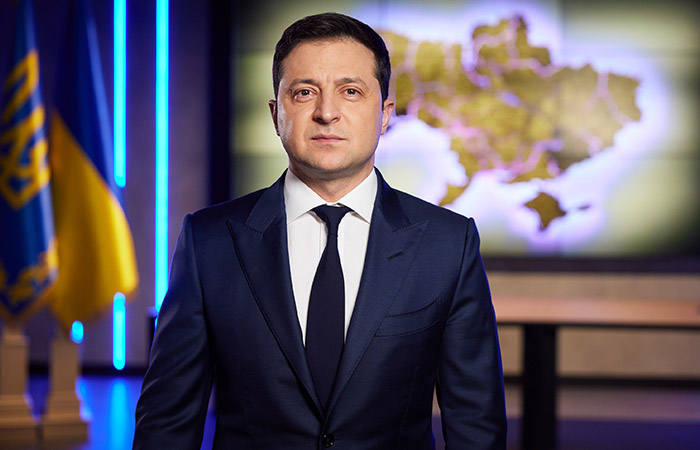 Зеленский объявил о введении военного положения на Украине