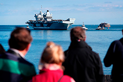 Вспышка COVID зафиксирована уже на половине кораблей британской авианосной группы