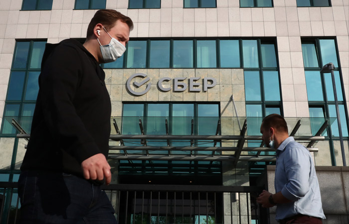 Сбербанк вернул лидерство по капитализации в РФ после дивидендной отсечки "Газпрома"