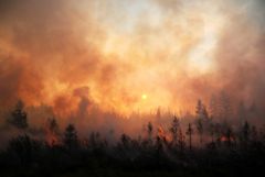 Природные пожары подобрались к Светлинской ГЭС в Якутии
