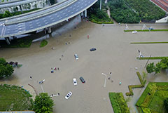 Число жертв наводнения в Китае выросло до 13