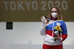 Россияне завоевали две награды в первый медальный день ОИ-2020