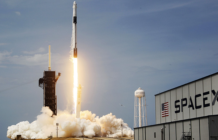 SpaceX провела статические испытания Falcon9 перед запуском Crew Dragon-4