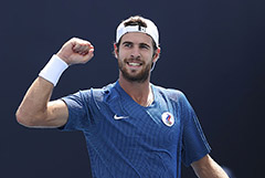 Хачанов вышел в четвертьфинал теннисного турнира ОИ