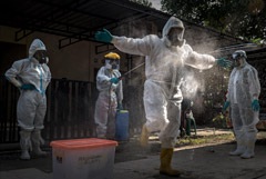 Число заразившихся COVID-19 в мире приблизилось к 199 млн