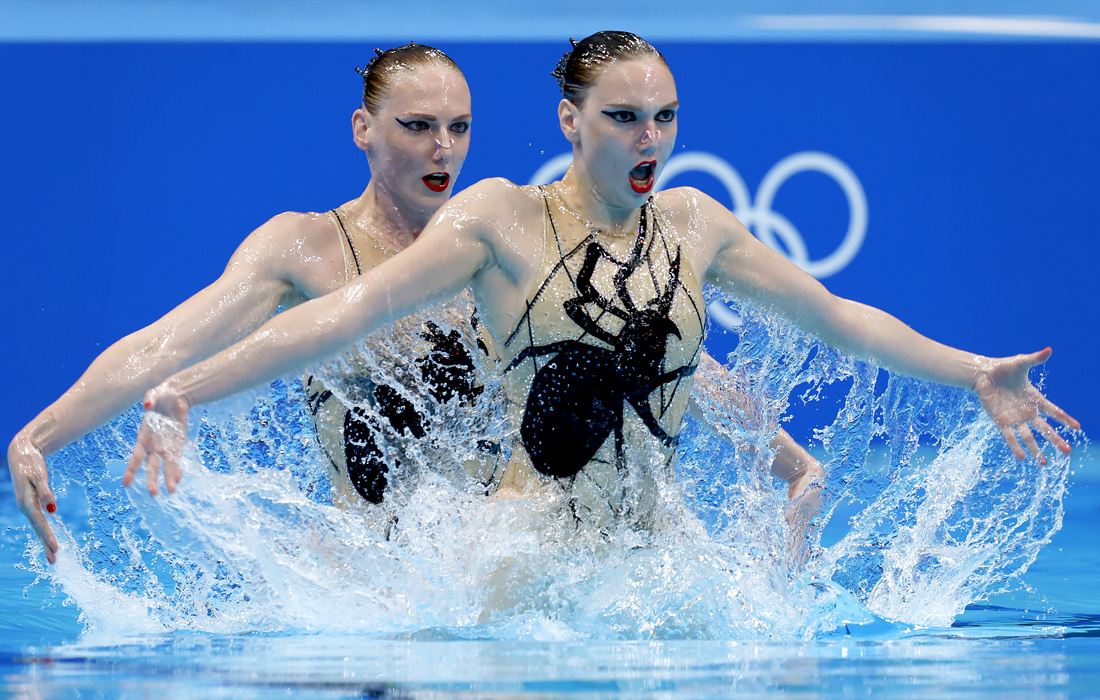Синхронистки Светлана Ромашина и Светлана Колесниченко завоевали золото летних Олимпийских игр-2020 в соревновании дуэтов