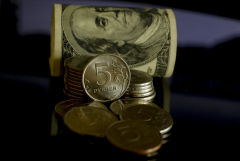 Рубль в среду утром стабилен к доллару и евро