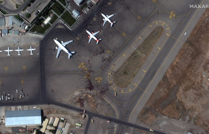 Два самолета не смогли сесть в аэропорту Кабула