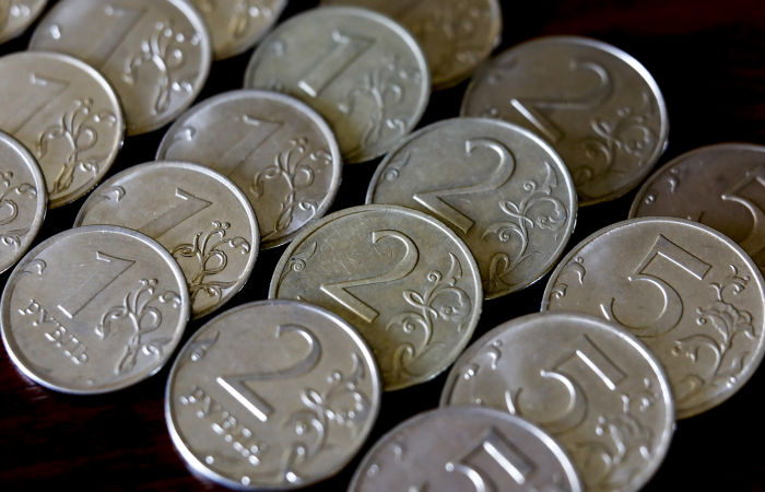 Рубль утром стабилен к доллару и евро на фоне неоднозначных внешних сигналов