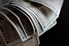 Доллар подешевел на 63 копейки