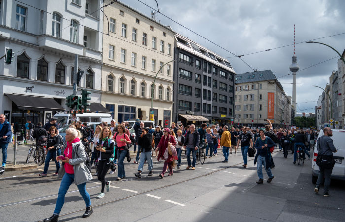 В Берлине тысячи людей вышли на протесты против COVID-ограничений