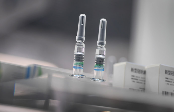 Эксперт счел вопросом времени регистрацию в РФ зарубежных COVID-вакцин