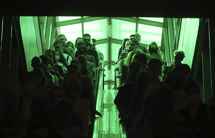 Суточный прирост COVID-19 в России составил 18 985 новых случаев