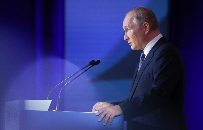 Путин назвал нонсенсом отсутствие мирного договора с Японией