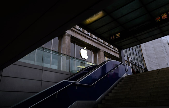 Apple начала выполнять требования закона о "приземлении"