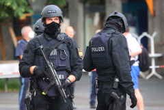 Вооруженный человек взял в заложники трех пассажиров автобуса в Германии