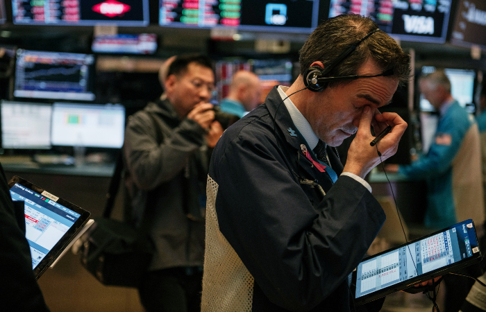 Падение S&P 500 и Nasdaq в понедельник стало сильнейшим с мая