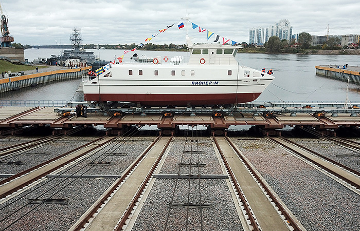 Первое безэкипажное судно в России спустили на воду в Петербурге