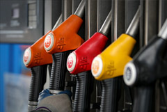 Цены на заправках Москвы замерли после трехнедельного снижения