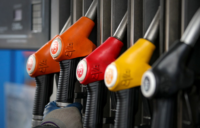 Цены на заправках Москвы замерли после трехнедельного снижения