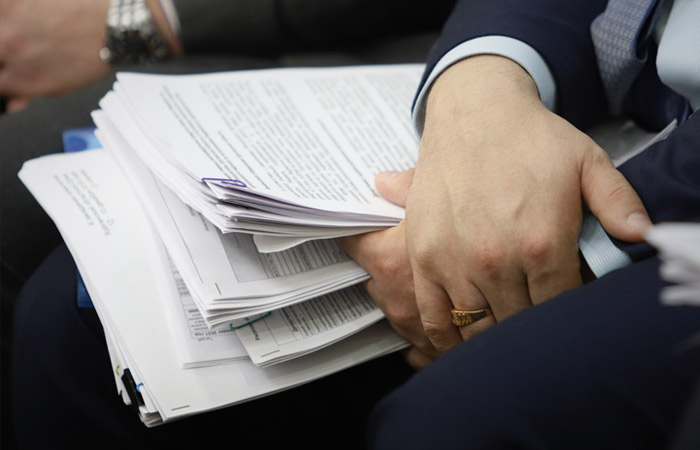 Правительство в четверг внесет в Госдуму проект бюджета на 2022-2024 гг.