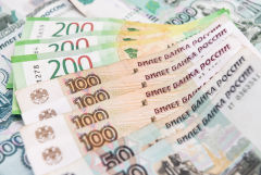 Рубль утром слегка слабеет к доллару и евро на внешнем негативе