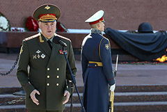 Избранный депутатом замминистра обороны Картаполов уволен с военной службы