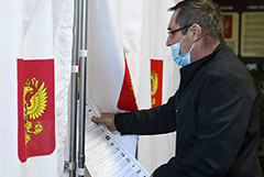 Зеленский наложил санкции на причастных к выборам в ГД в Крыму