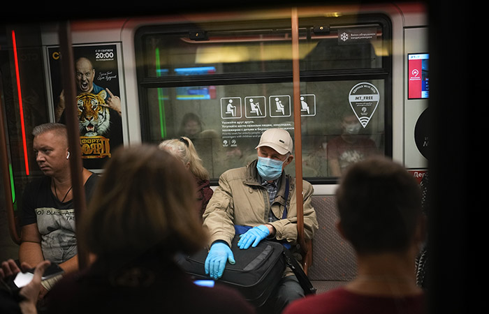 Смертность от коронавируса в России за сутки впервые превысила 900 случаев