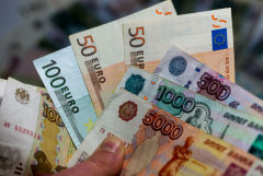 Изменения рубля к доллару и евро утром незначительные на фоне неоднозначных сигналов с мировых рынков