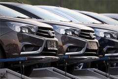 Экспорт легковых авто из РФ в августе рухнул на треть на фоне дефицита чипов