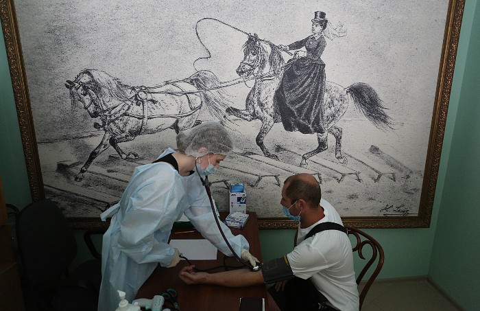 Пилотный проект отраслевой системы оплаты труда врачей стартует в 7 регионах в декабре