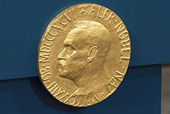 Премия Нобеля по экономике присуждена за исследования экономики труда и причинных связей