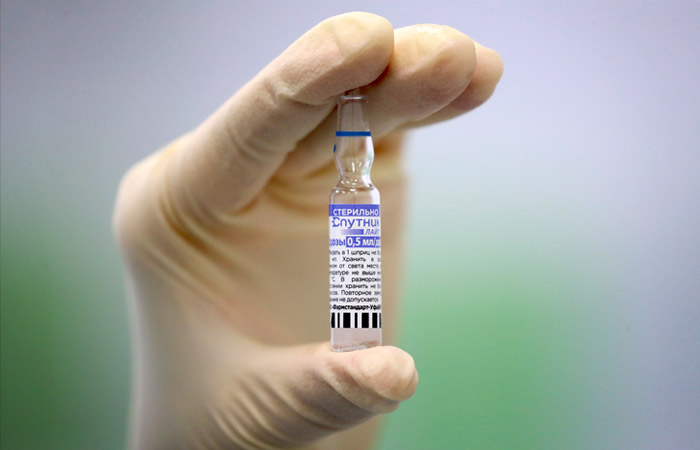 В Петербурге ввели обязательную вакцинацию 80% сотрудников ряда сфер