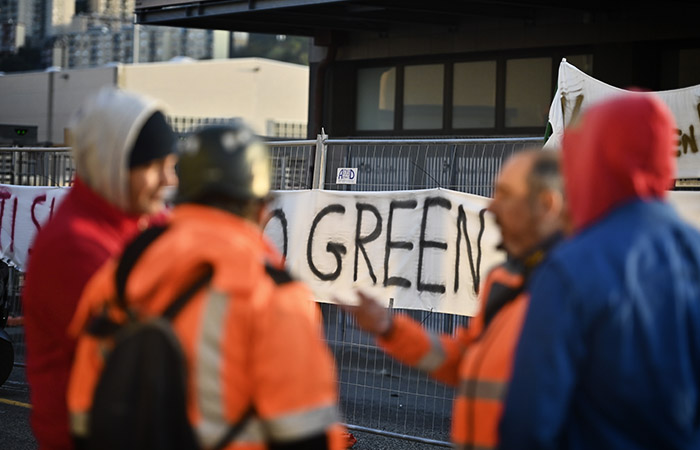В Италии начались акции протеста против "зеленых пропусков" для работающих