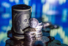 Рубль во вторник утром слегка укрепляется к доллару, но слабеет к евро вслед за динамикой валют на Forex