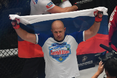 Федор Емельяненко победил Тимоти Джонсона на турнире Bellator в Москве
