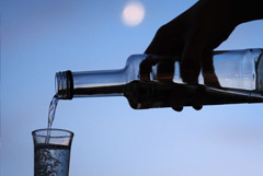 Производители алкоголя предложили усилить контроль за самогоноварением в РФ