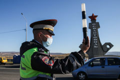 Блокпосты на въездах в Севастополь за день развернули 207 машин
