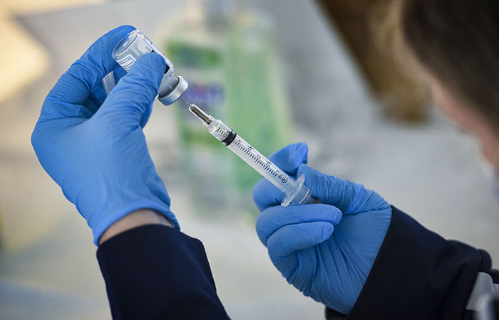 В Петербурге скончался от коронавируса 13-й пациент с прививкой