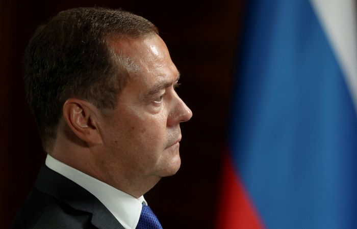 Медведев призвал страны мира поступиться геополитикой и взаимно признать COVID-вакцины