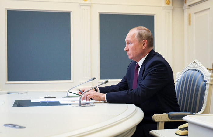 Путин назвал очень сложной ситуацию с COVID-19 в РФ