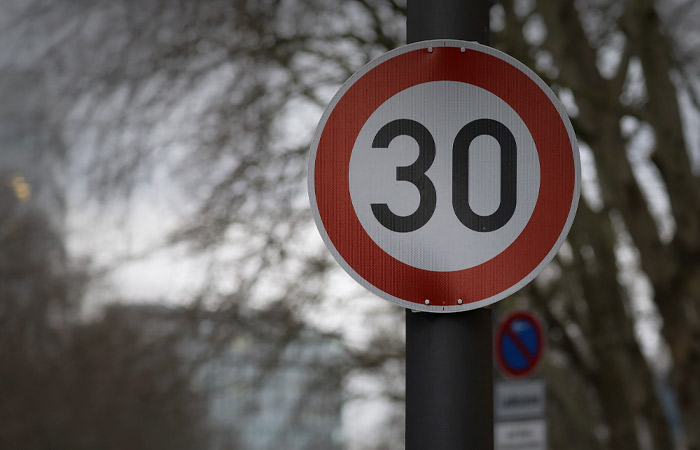 Скорость на четырех улицах в центре столицы снизят до 30 км/ч