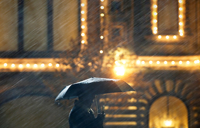 МЧС предупредило о мокром снеге и гололеде в Москве в ночь на вторник