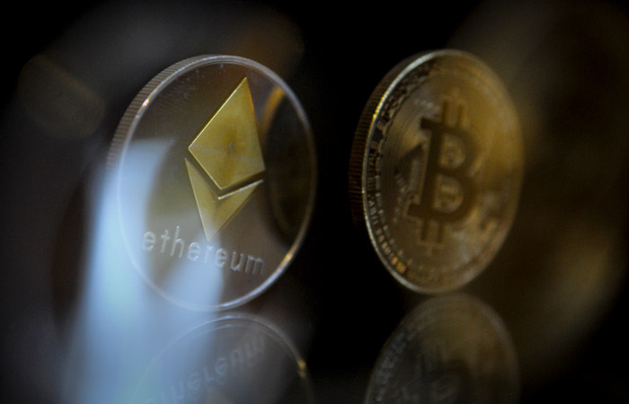 Курсы биткойна и эфира достигли очередных рекордных максимумов