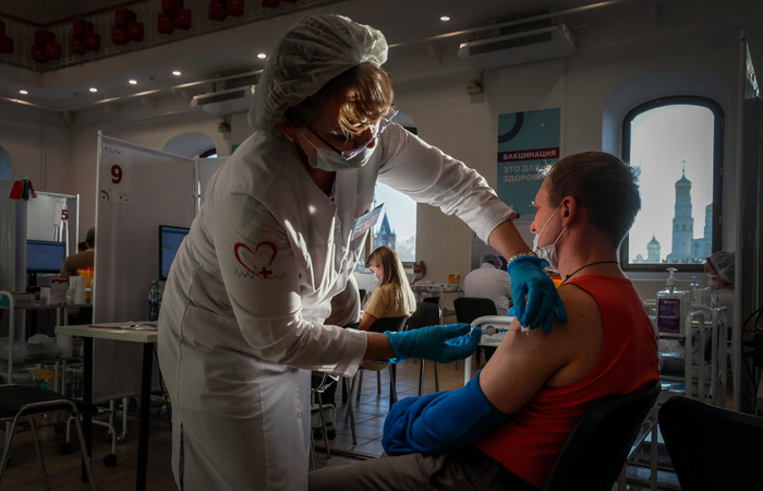 Уровень коллективного иммунитета от COVID-19 в РФ приблизился к 50%