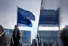 Регулятор ЕС одобрил два препарата от COVID с моноклональными антителами